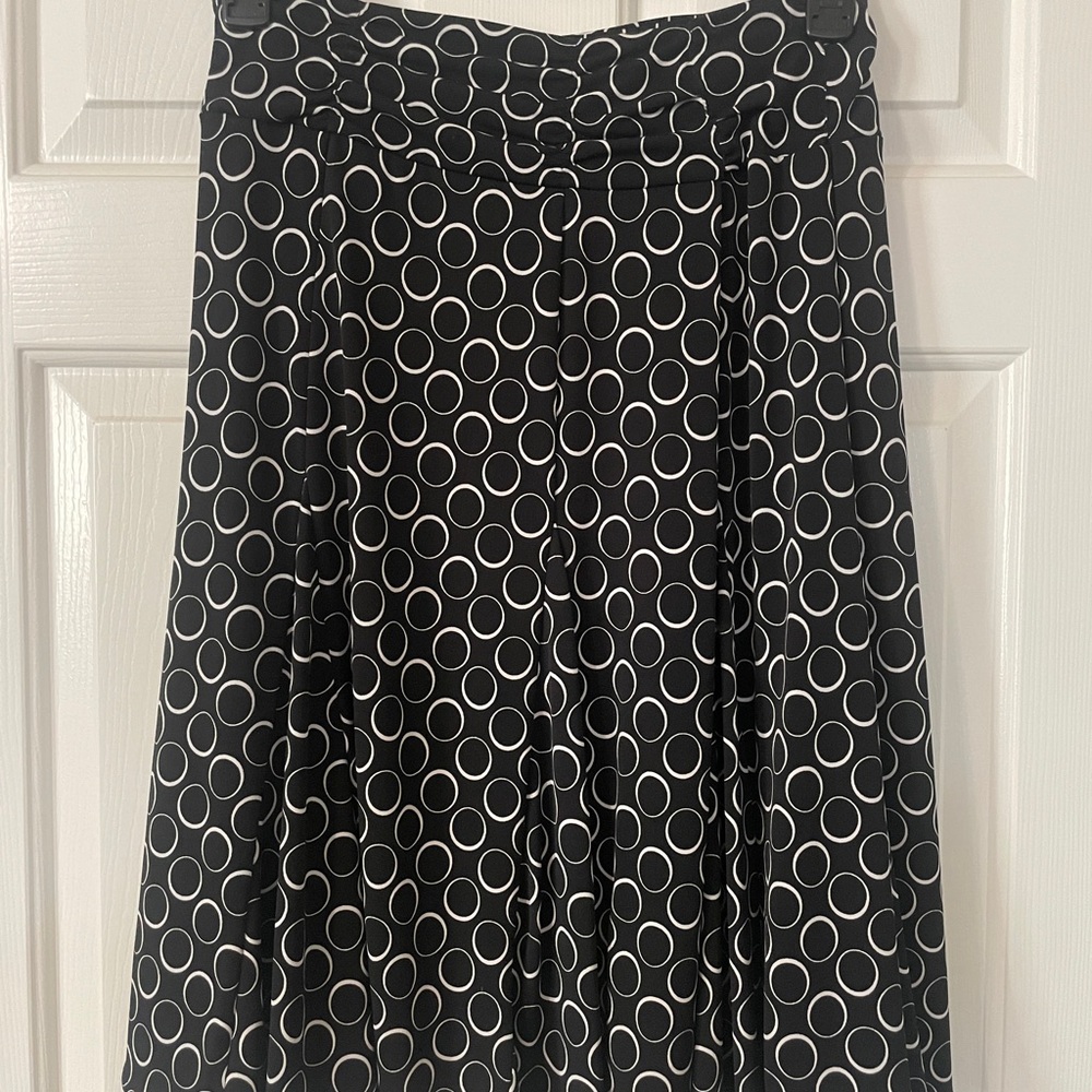 🏷️ Apt. 9 Stretch Black & White Circles Skirt – Women’s Size XL (NWOT)